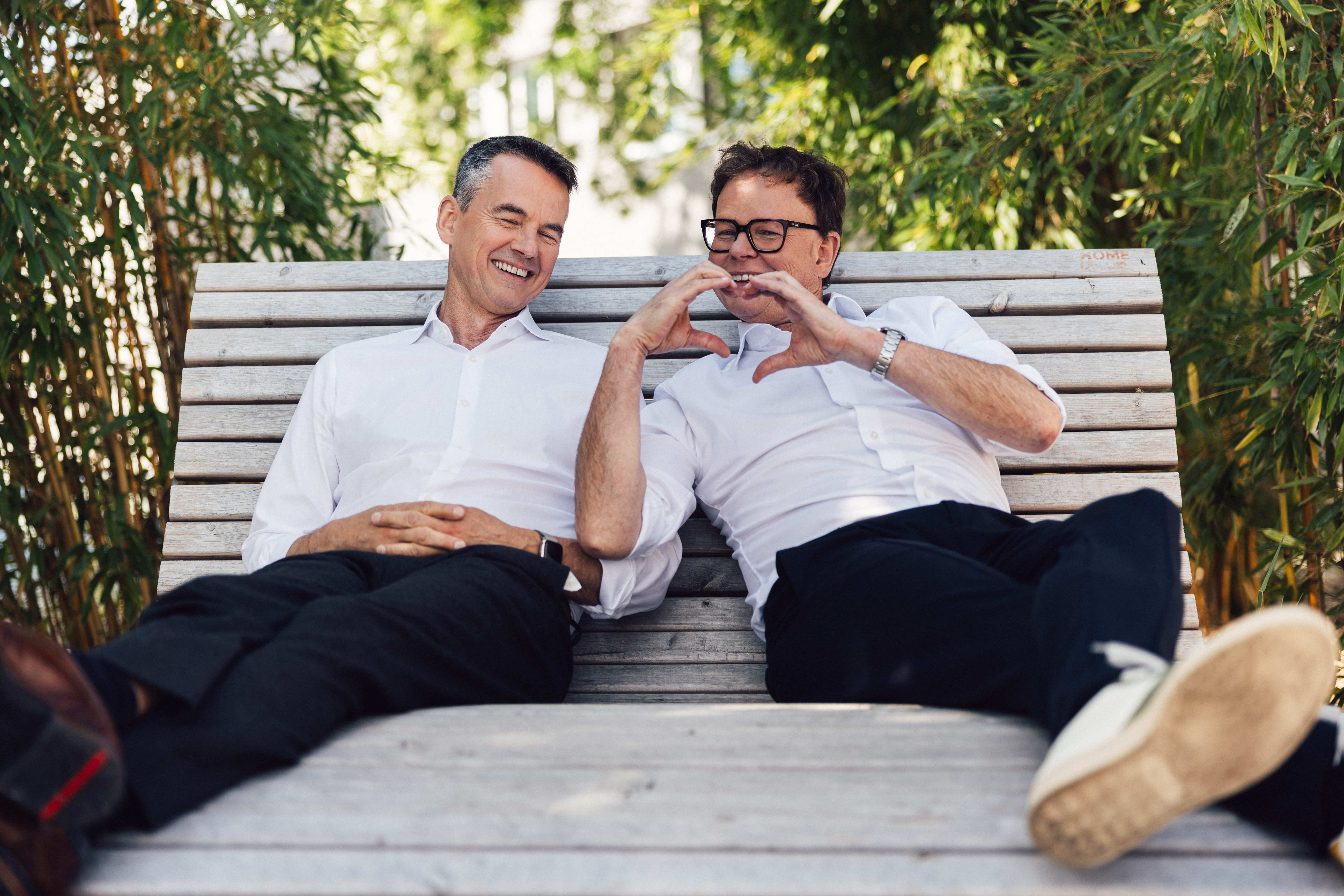 Michael and Florian Schmidmer lying on a bench in the noris garden nuremberg