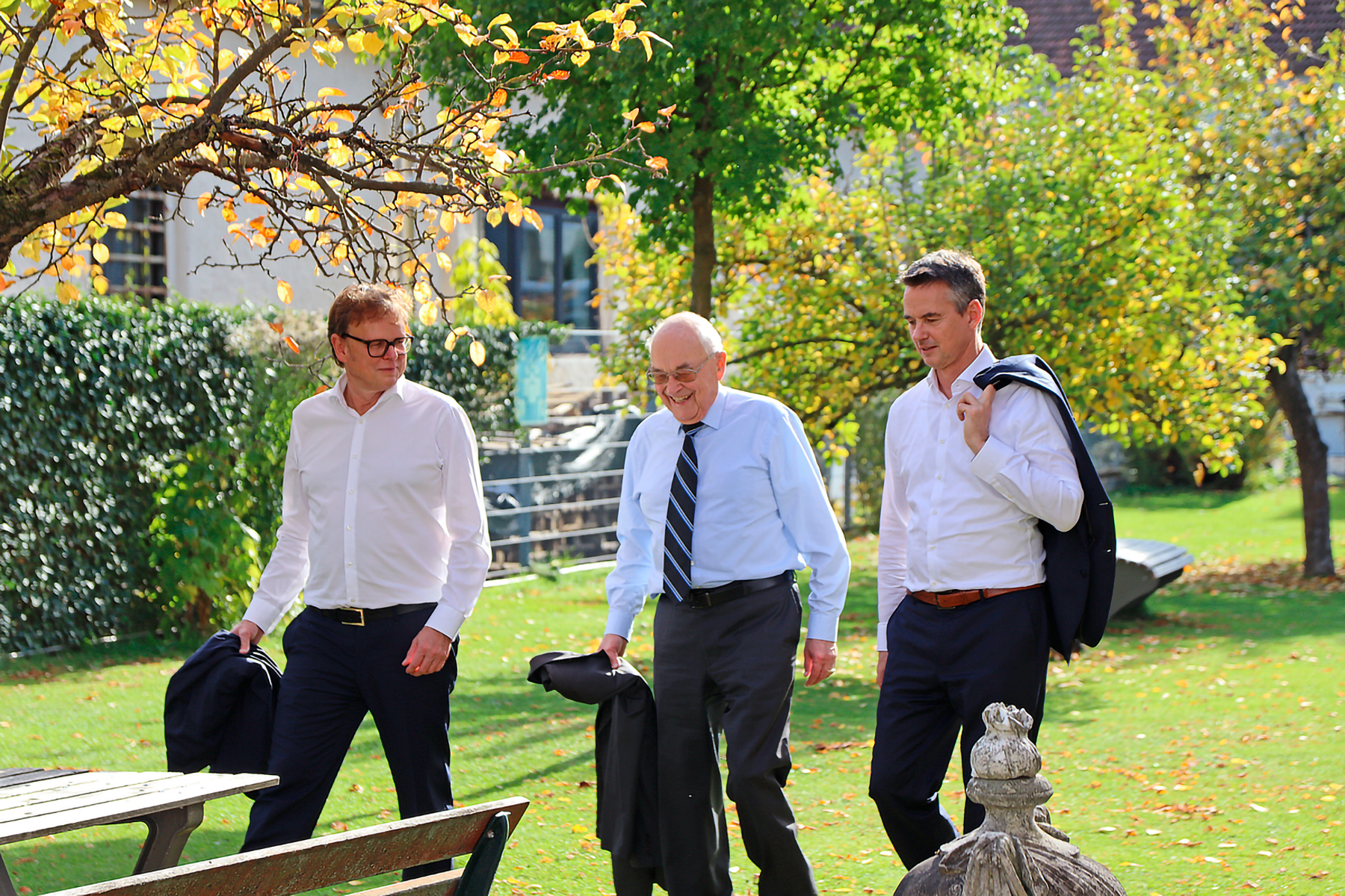 The image shows Michael, Florian and Horst Schmidmer during a walk through the park of Noris Group GmbH