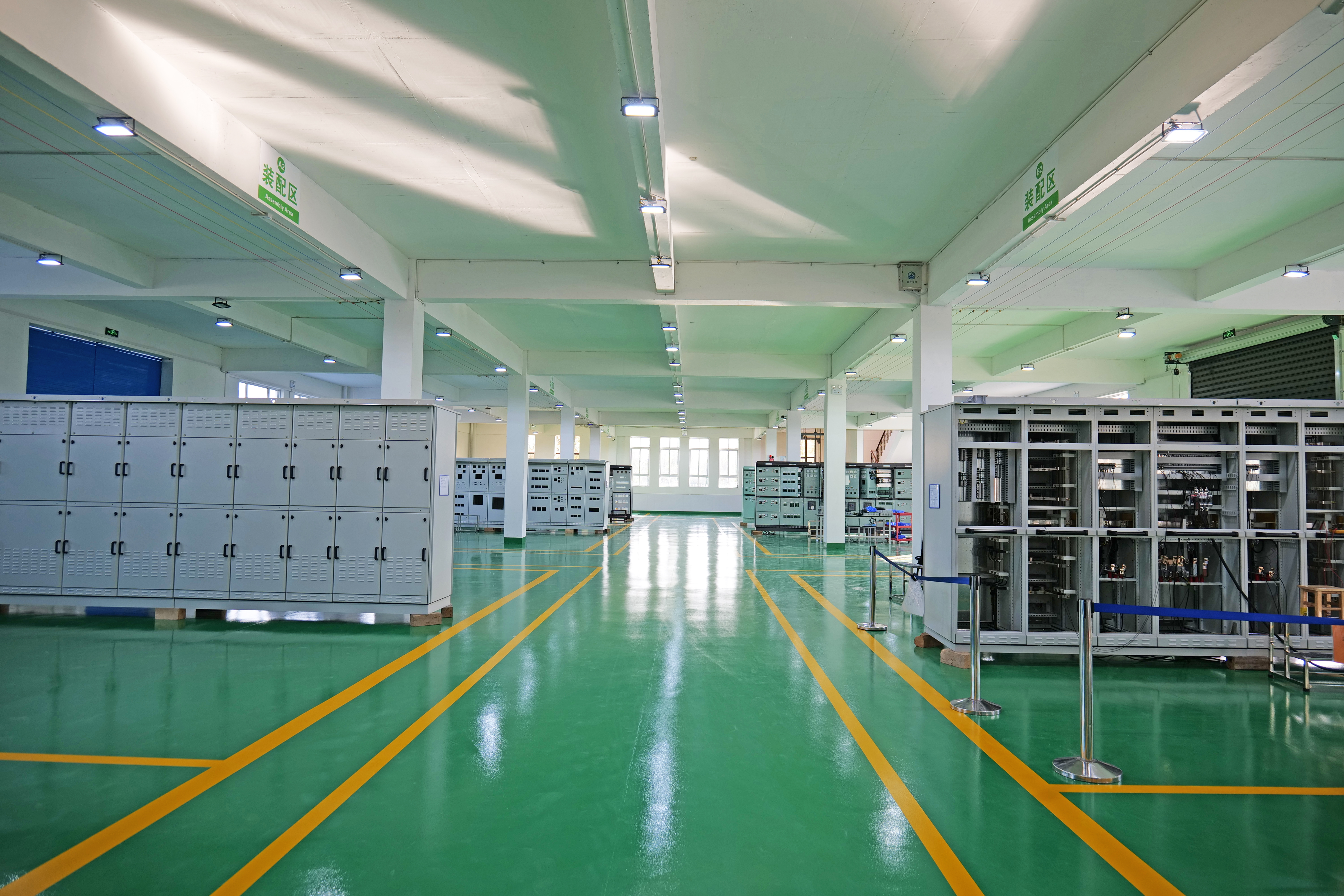 The image shows the Noris-Sibo production facility project assembly hall with green floor.